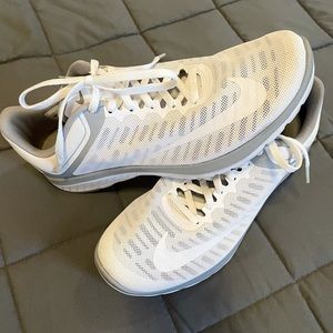 Women’s Nike Fitsole Lite Run Sneakers Size 10
